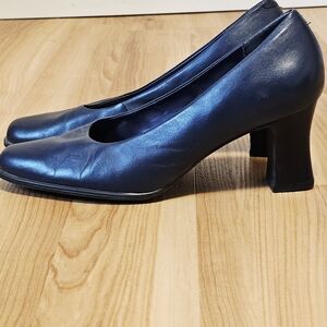 Everyday Comfort Vintage Women's Navy Square Toe Heels Size 9 W